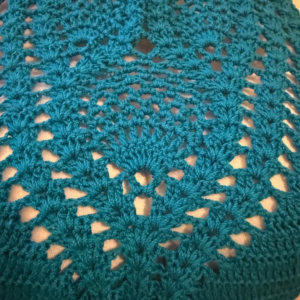 NWOT Chic Teal Crochet Halter Crop Top, Sz Large, unlined - Picture 2 of 4